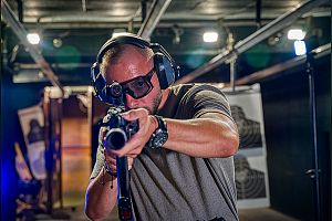 Курс за боравене с дълго оръжие — АК, AR-15 и гладкоцевно оръжие (тип помпа) Курс за боравене с дълго оръжие — АК, AR-15 и гладкоцевно оръжие (тип помпа)