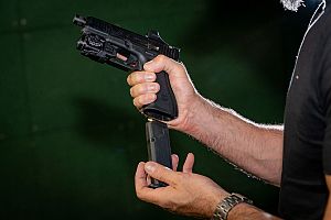 Обучение за работа с късо и дълго оръжие в отворени и затворени пространства Обучение за работа с късо и дълго оръжие в отворени и затворени пространства